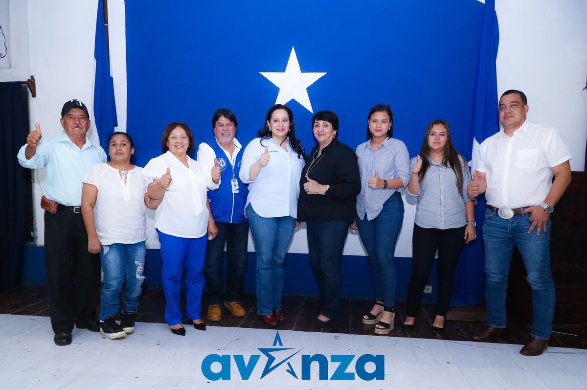 anagarciacarias's tweet photo. En reunión de trabajo y capacitación con nuestros candidatos a Diputados del Departamento de Yoro y equipo de campaña. 

Gracias lideres y lideresas por su apoyo y trabajo. En pocos meses el Movimiento AVANZA se ha posicionado en el corazón de los Yoreños💙. ¡Vamos a ganar! Pronto estaremos de visita por Yoro. 

#AnaPresidenta #avanza #PartidoNacional #volvera #VidaMejor