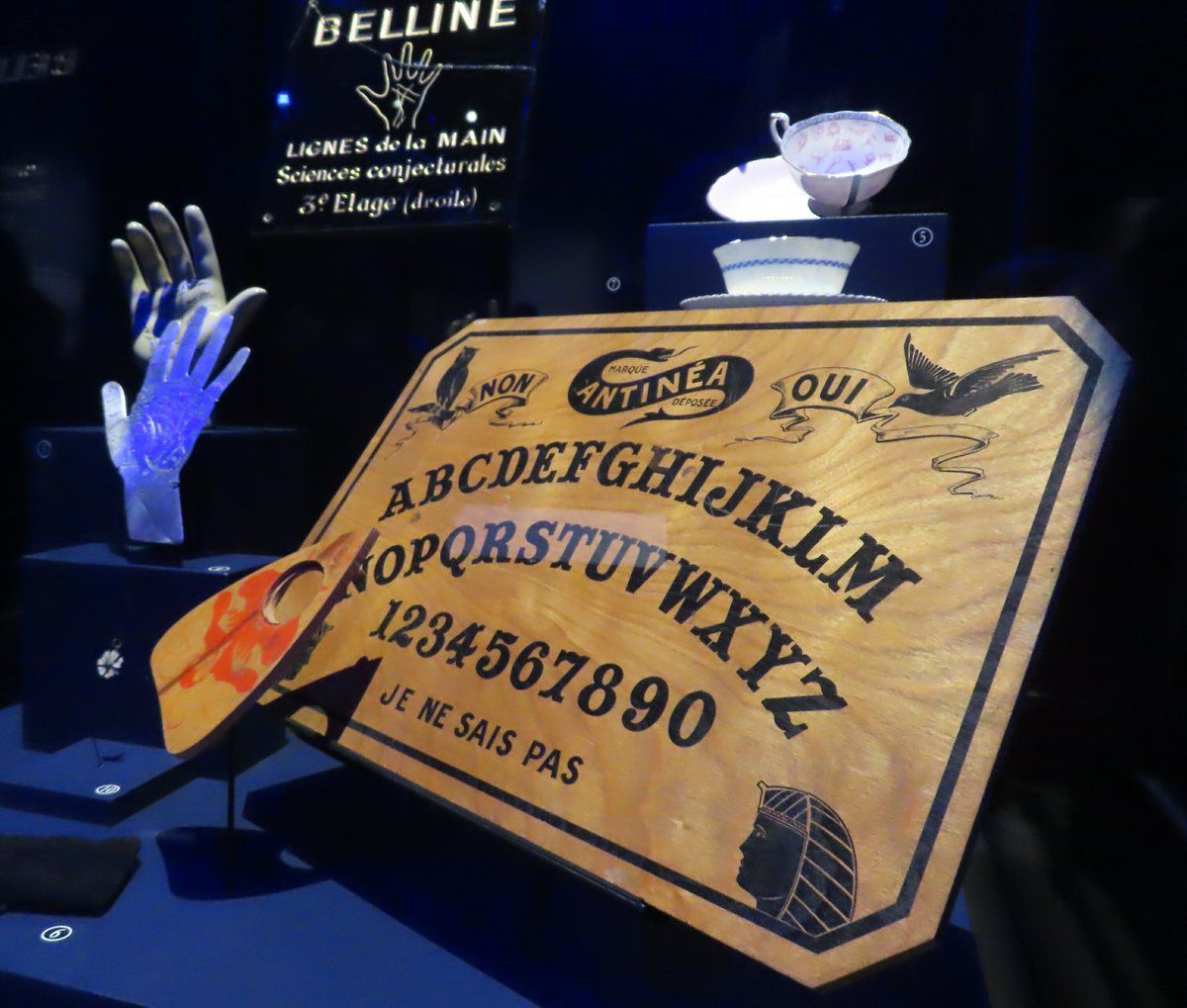 MesQuartiers (@mesquartiers) on Twitter photo Les sorcières s'invitent à <a href="/PointeaCalliere/">Pointe-à-Callière</a> ! L'exposition, très étoffée et instructive, illustre l'histoire des sorcières d'hier à aujourd'hui avec plus de 400 objets répartis sur 2 étages! On t'en parle ici: facebook.com/share/p/1AfrCT… Les sorcières s'invitent à <a href="/PointeaCalliere/">Pointe-à-Callière</a> ! L'exposition, très étoffée et instructive, illustre l'histoire des sorcières d'hier à aujourd'hui avec plus de 400 objets répartis sur 2 étages! On t'en parle ici: facebook.com/share/p/1AfrCT…