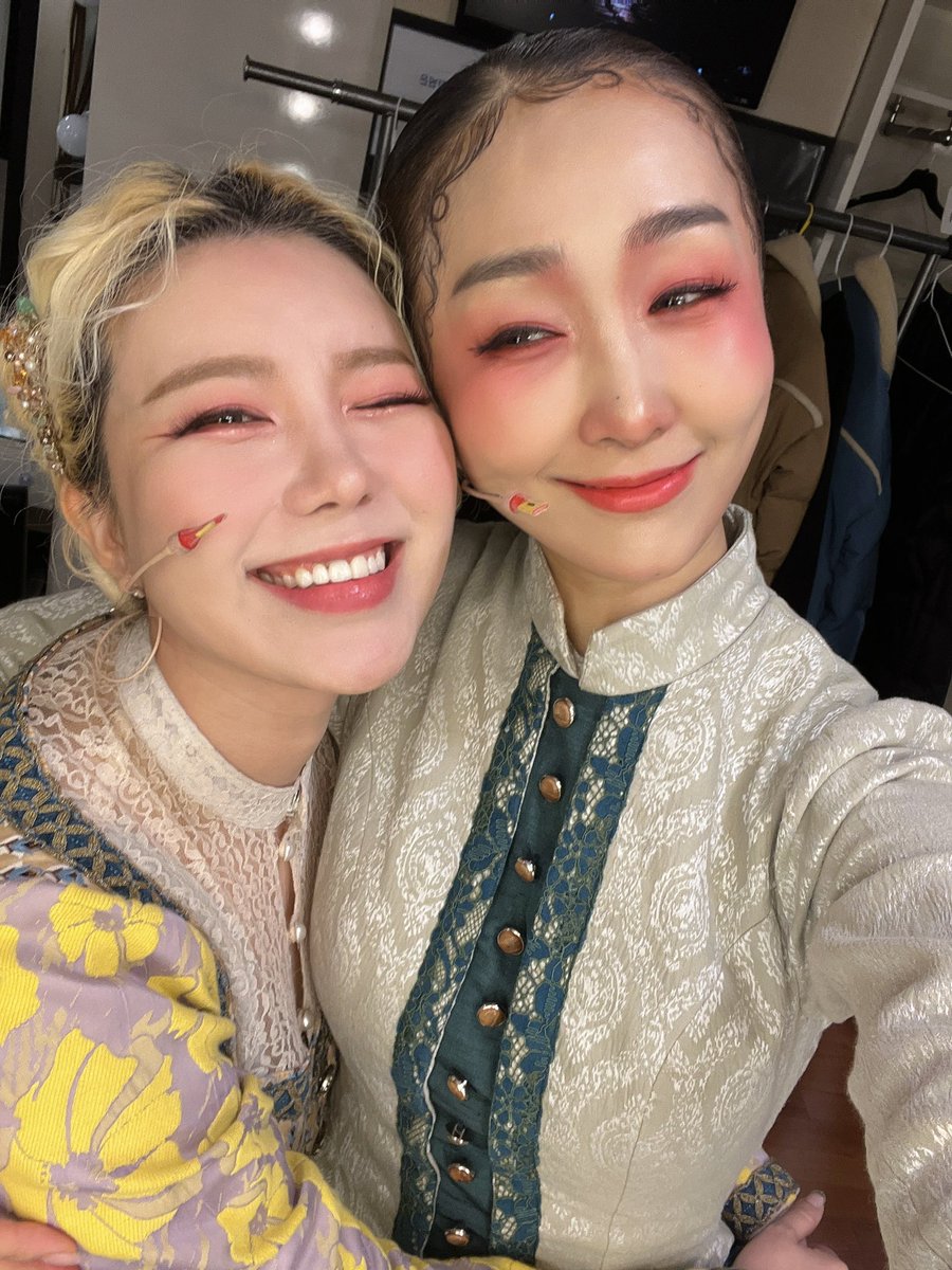 동생 여친이었는데…
공교롭게 그렇게 됐네..
세상일이란..
나도 이렇게 사랑해줘서 고마웠어