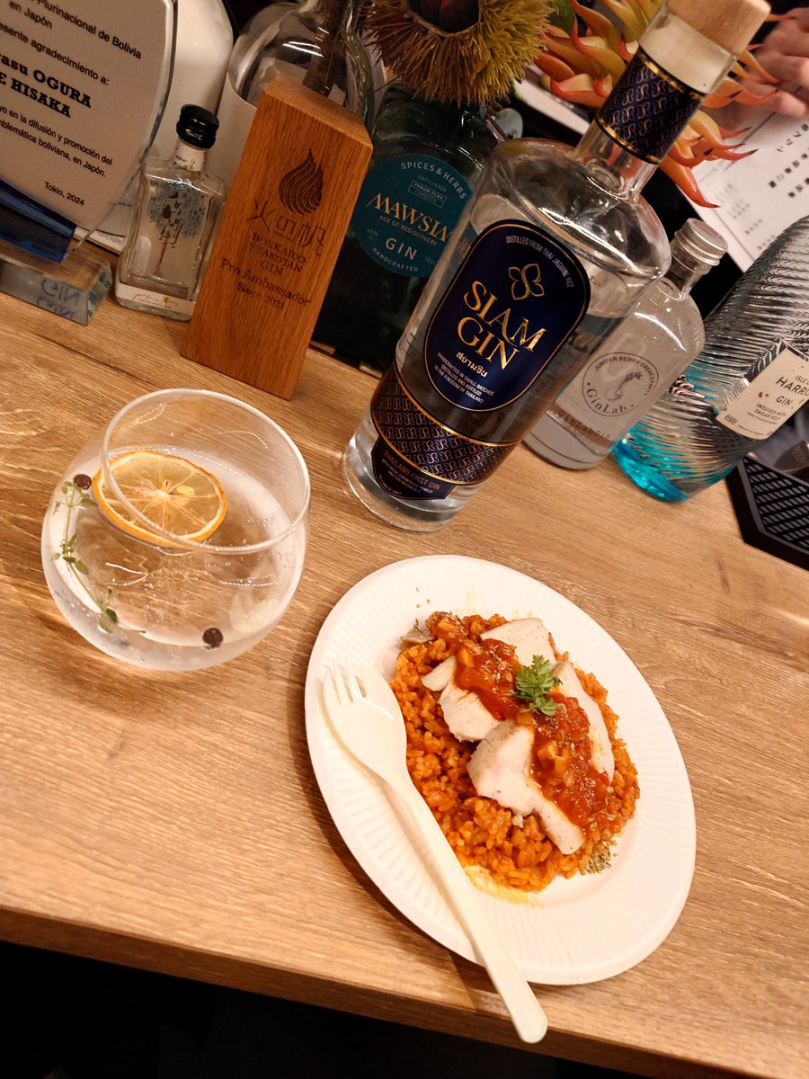 ace_lufy's tweet photo. 高田馬場【THE HISAKA】
@Barhisaka
この日限定の居酒屋メニューを食べに🍴
ジントニックや他のカクテルなど食事と一緒にたくさん楽しめました🍸️
写真にある「ヤマレストジン」はお店用に購入!
#thehisaka #クラフトジン #craftgin #高田馬場 #bar #バー #ginbar #ジン好きな人と繋がりたい https://t.co/bvRGYHcwIa