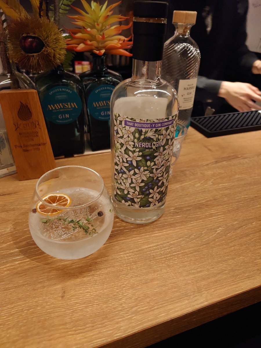 ace_lufy's tweet photo. 高田馬場【THE HISAKA】
@Barhisaka
この日限定の居酒屋メニューを食べに🍴
ジントニックや他のカクテルなど食事と一緒にたくさん楽しめました🍸️
写真にある「ヤマレストジン」はお店用に購入!
#thehisaka #クラフトジン #craftgin #高田馬場 #bar #バー #ginbar #ジン好きな人と繋がりたい https://t.co/bvRGYHcwIa