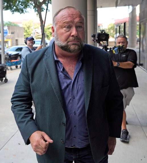 bishonentype's tweet photo. BREAKING:🚨

Danny DeVito cast as Alex Jones in new Adam McKay movie THE INFO WAR https://t.co/Ax7imWECH4