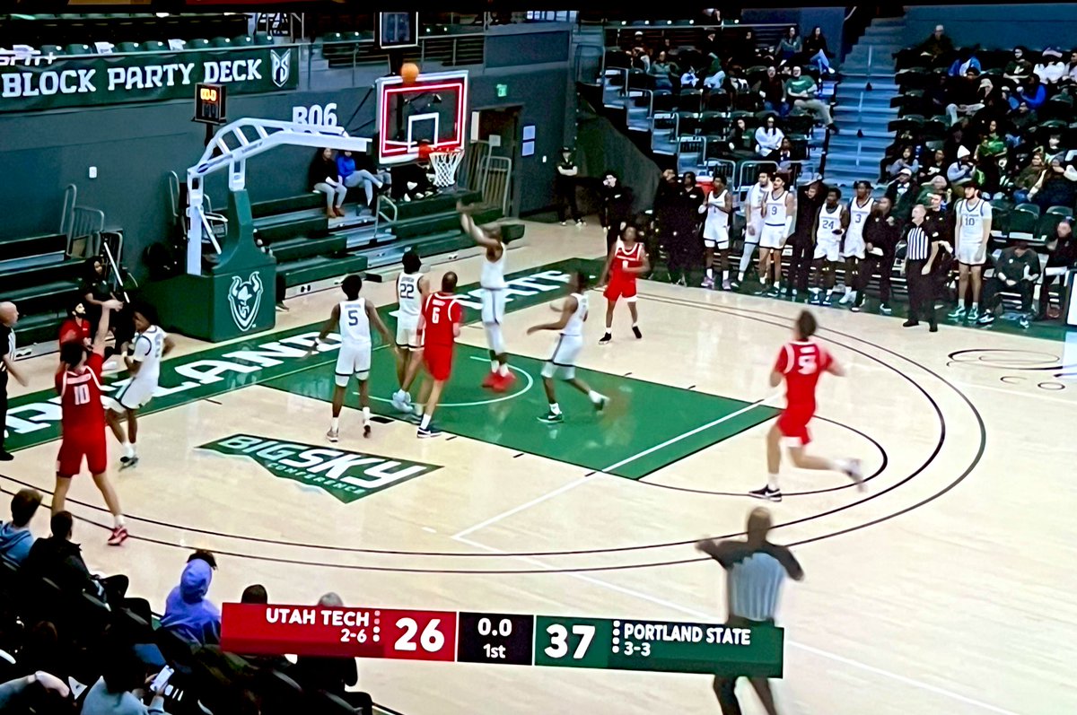 BarstoolVanport's tweet photo. When you get Trail Blazers tickets but go home a Viks fan. 🏴‍☠️🏴‍☠️🏴‍☠️🌹🟩🌫️ 
#DefendTheShip #GoViks https://t.co/a6rzVq14qR