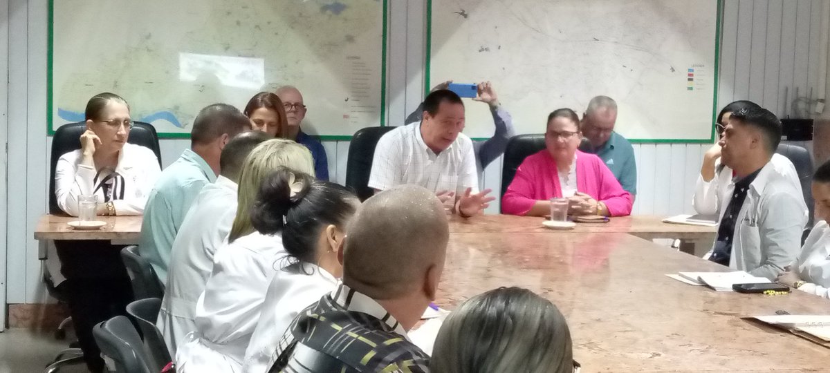 #PorLasTunasLaVictoria
El Ministro de Salud Pública José Ángel Portal Miranda efectúa visita a la provincia intercambia con integrantes de la dirección general del sector y del Hospital Ernesto Guevara. Chequea marcha de los principales programas y acompaña a la tropa del sector.