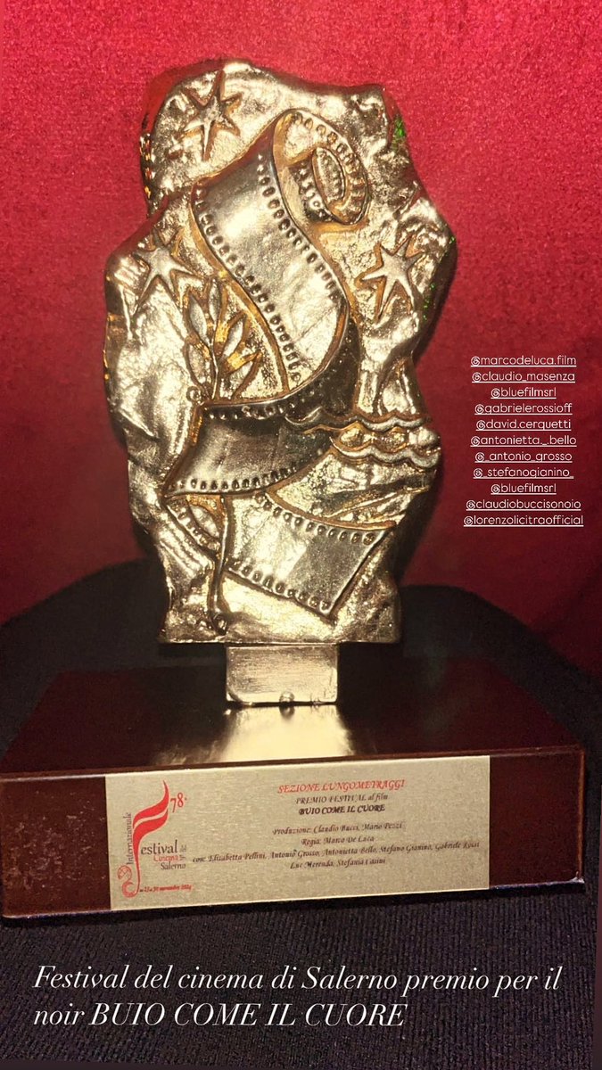 elipellini's tweet photo. Festival internazionale del cinema di Salerno : sezione Lungometraggio , miglior film BUIO COME IL CUORE. Premio consegnato da Francesca Pascale . 
Il film sarà al cinema dal 12 dicembre , Uci cinema https://t.co/9adUfior0a