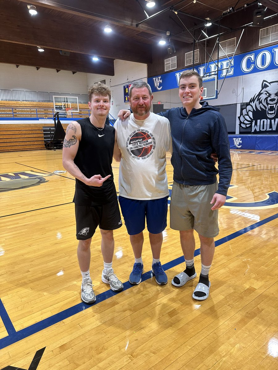WCBballWolves's tweet image. Several generations of Wolves in the gym today.  Appreciate Harlan Banks for speaking with the team and Jaz, Sawyer, and Wilgus for helping w practice over the break.  Such a privilege to be a part of such a special culture that we all get to enjoy!!!  🚾 PROUD
