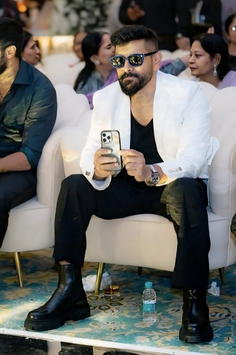 Sweetyreddy1714's tweet image. Gudmorning #myman @chiyaan i was always amazed by ur dashing looks,damn hotness &amp;amp; Ur fashionsense❤️‍🔥 in #offscreen more than that total India is jealous of ur Hardwork, Transformations ,versatile acting who just lives in the character &amp;amp;U deservemore baby #vikram happysunday💋🍕🍩