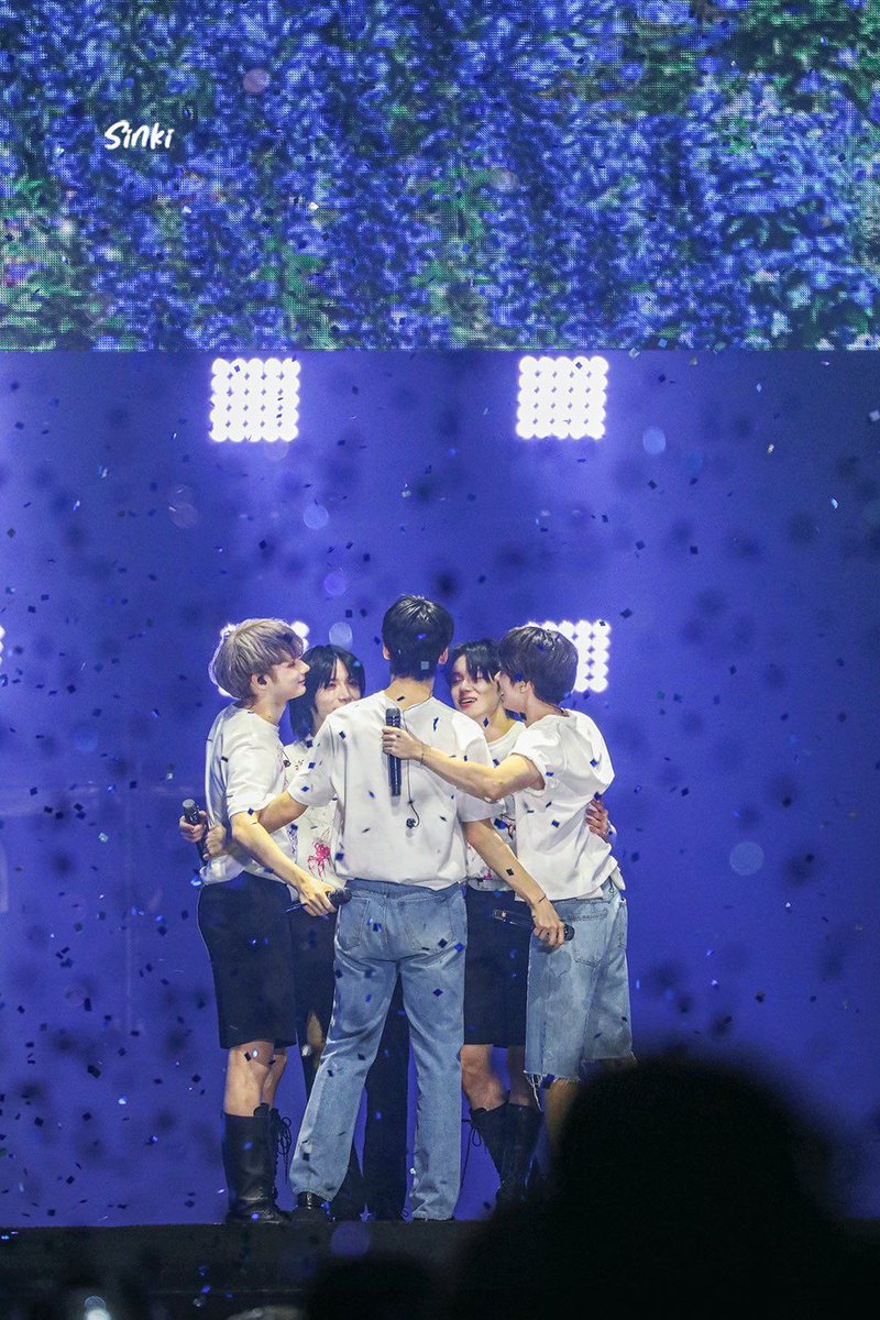 Si el 2025 es por fin el año de TOMORROW X TOGETHER en LATAM, queremos disfrutar de un Tour donde estén los 5 integrantes y se encuentren sanos y felices 😔 

Queremos disfrutar de su música y contenido con la tranquilidad de que no 👎 no fueron explotados y tratados como