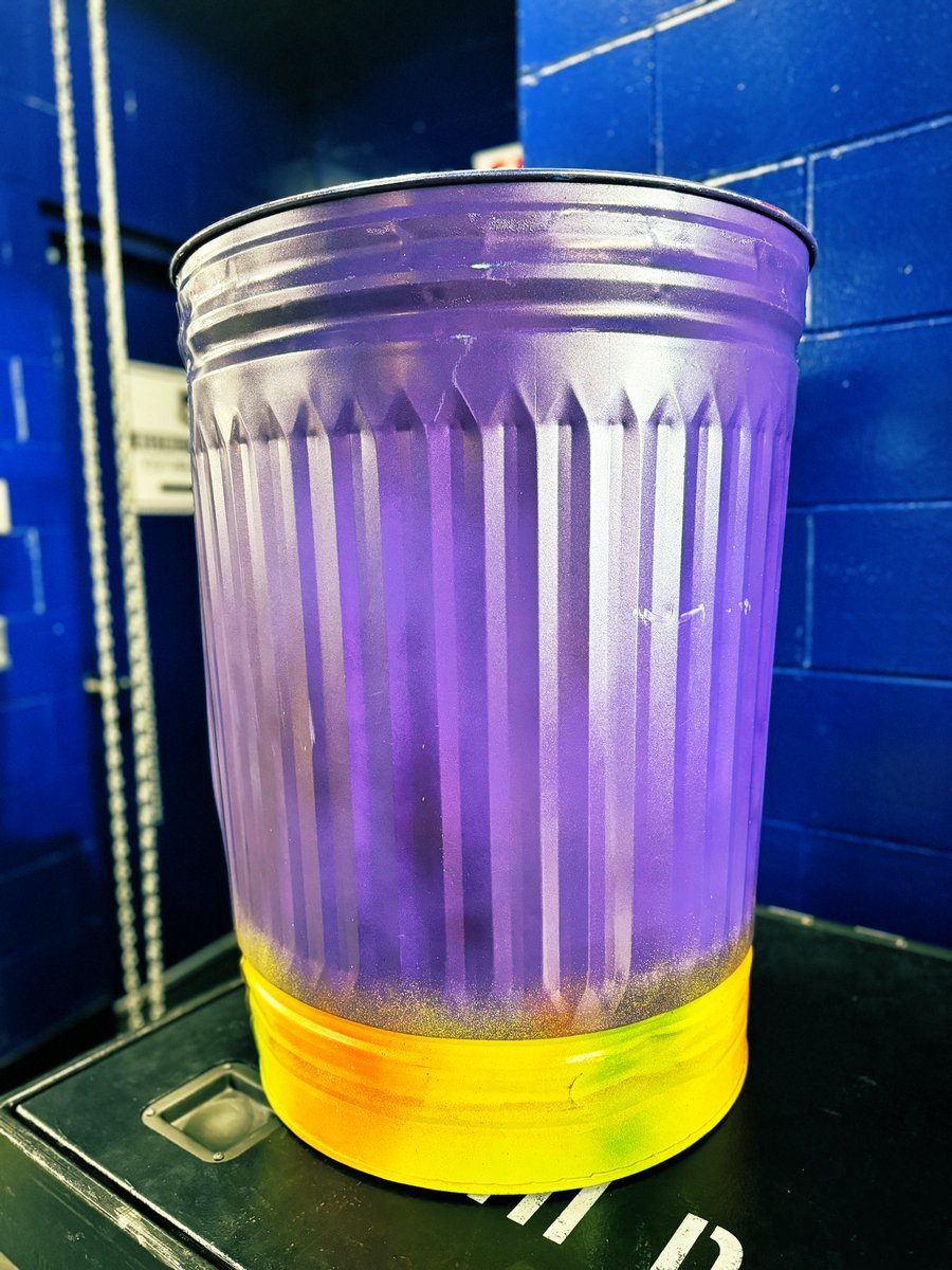 Iyo_SkyWWE's tweet image. This guy is the sixth member of team Rhea. 🗑️✌🏻

#SurvivorSeries #WarGames