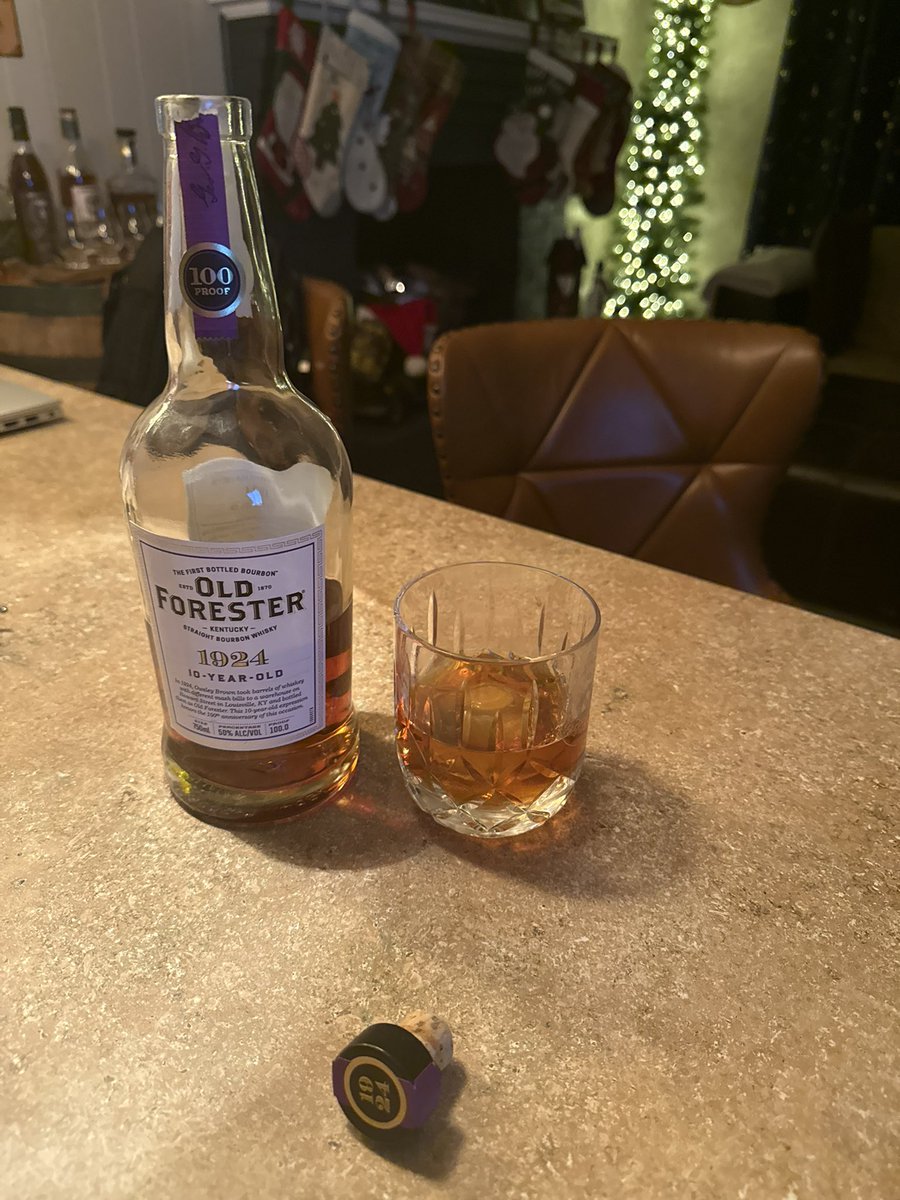 ozzmann29's tweet photo. Couldn’t make it to @LaneStadiumVT tonight but some good pours help! @oldforester ;@daily_trace #GoHokies #boohoos #BeatUVA https://t.co/7wCugFi88v
