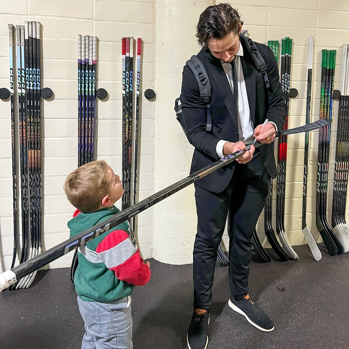 IAWild's tweet photo. This is what it's all about🥰💚

Theo recently celebrated his 4th birthday, and tonight he got to meet some of his favorite #IAWild players after the game in Charlotte! Happy Birthday Theo!

#ItStartsInDSM https://t.co/8GzDx7LJIR