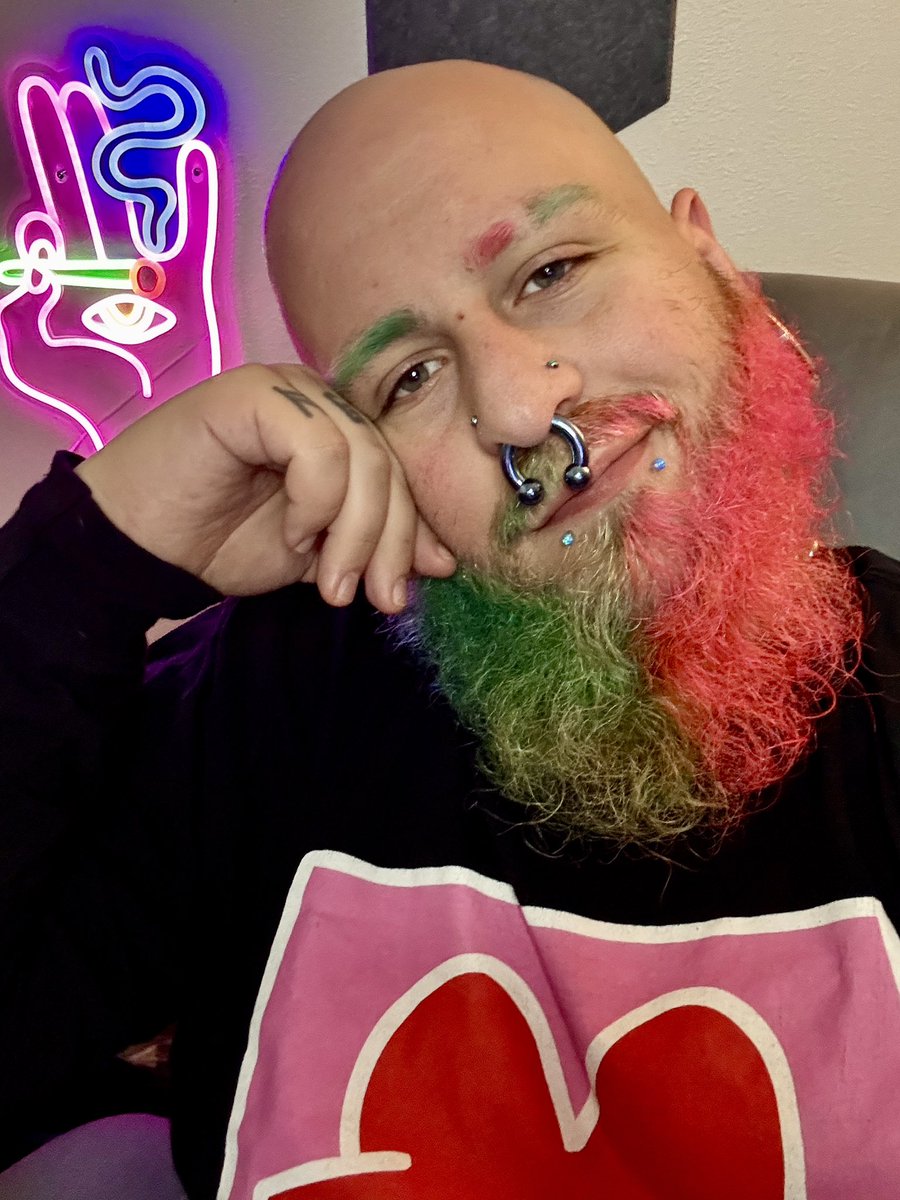 NeonMusubi's tweet image. They got purple name tags in Overwatch2?! Count me in!

twitch.tv/NeonMusubi

#smallstreamer #LGBTQIA+ #overwatch2 #enbystreamer #twitch #twitchstreamer #puppycam