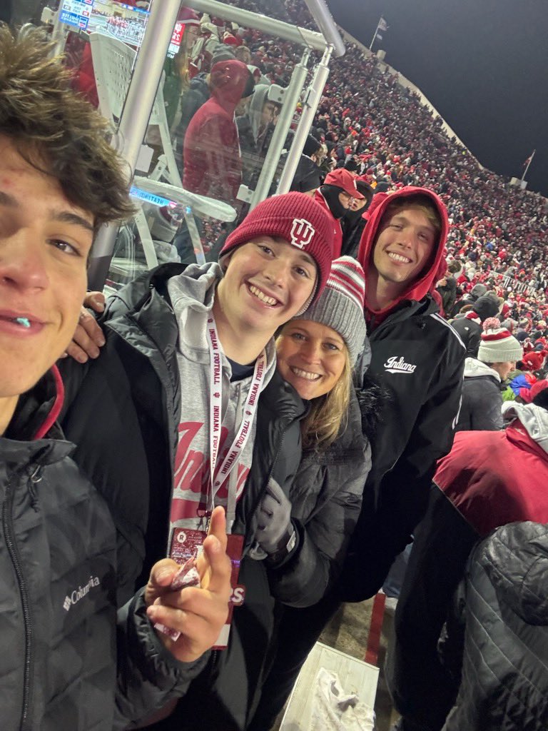 Chaz_Wilson3's tweet photo. Hoosiers Football!! https://t.co/jRnYwq5NmH