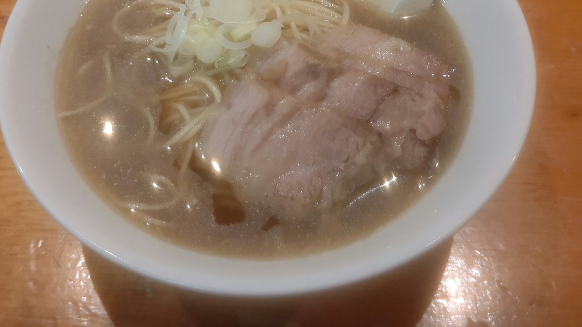 おはようございます麻雀アパパネです！本日から始まるオークスルール（希望者2名様以上いらっしゃる場合）＆いつもの通常Aルールでやってます🐴🐴🐴🐴🐴🐴🐴
12月もよろしくお願いします！！
写真はアパパネ近くにある自家製麺伊藤🍜
店長のオススメは比内鶏肉そば(ﾟдﾟ)ｳﾏｰ