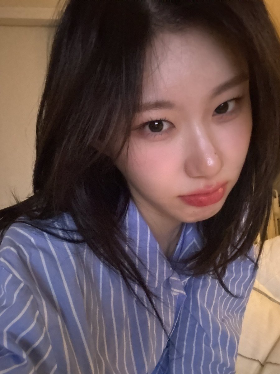 bblofitzy's tweet photo. 🦊💭 11:23pm

*started a poll*

“december’s profile picture” https://t.co/smT5CNUNQY