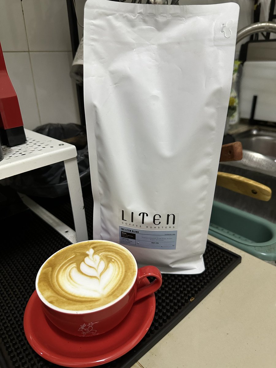 Menikmati cafe latte panas di pagi ahad yg nyaman dan selesa 

Seleksi biji kopi untuk bulan ini dari <a href="/litencoffee/">LitenCoffee.Roasters</a>