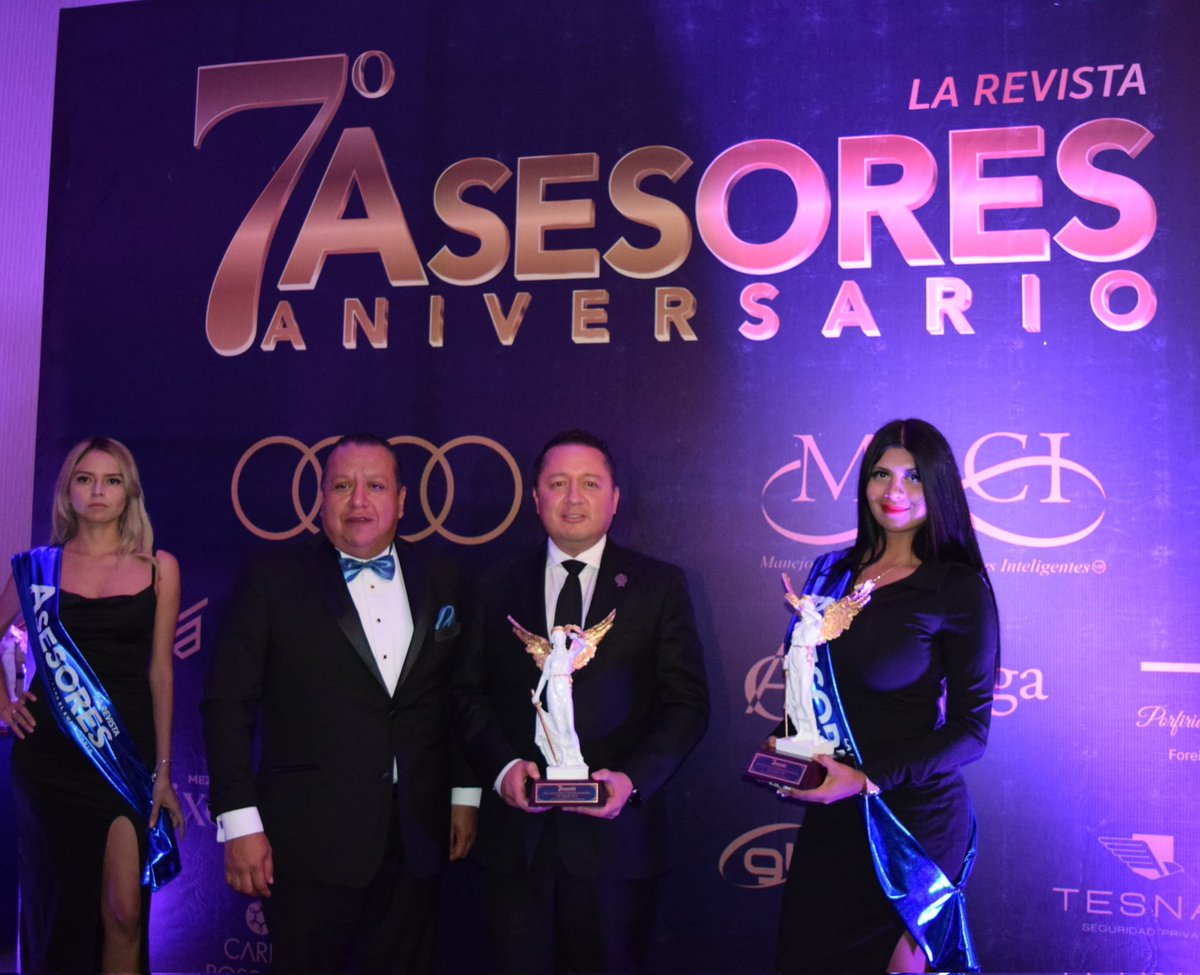 CANACOPUEBLA1's tweet image. 🌟 ¡Orgullo para la Cámara de Comercio de Puebla! 🌟

Nuestro presidente, @JPCISNEROSM fue reconocido por la Revista Asesores en el marco de su 7° Aniversario, destacando su liderazgo en la unidad empresarial y su destacada trayectoria en el desarrollo económico de nuestra…