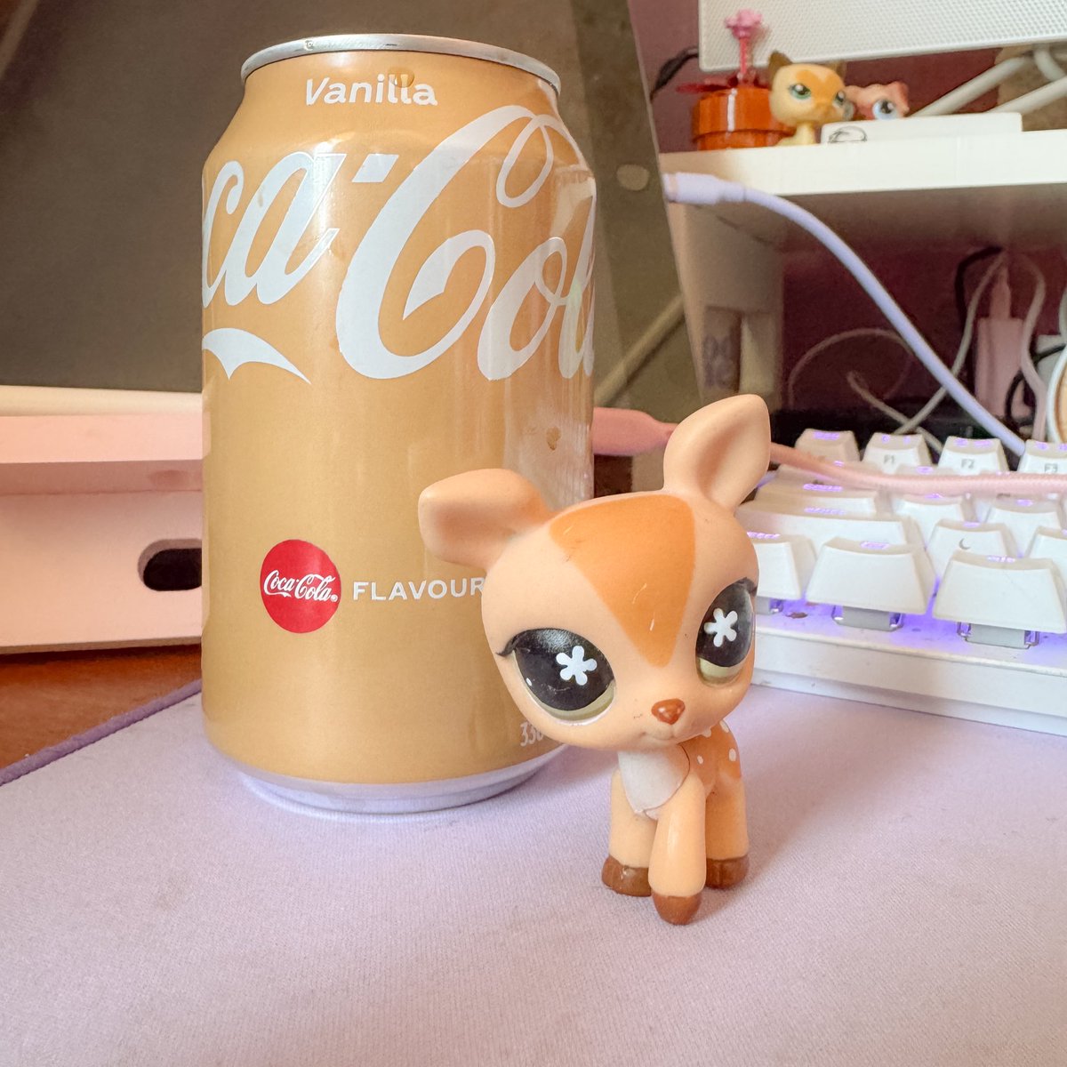 God she’s so Vanilla Coke coded #lpstwt