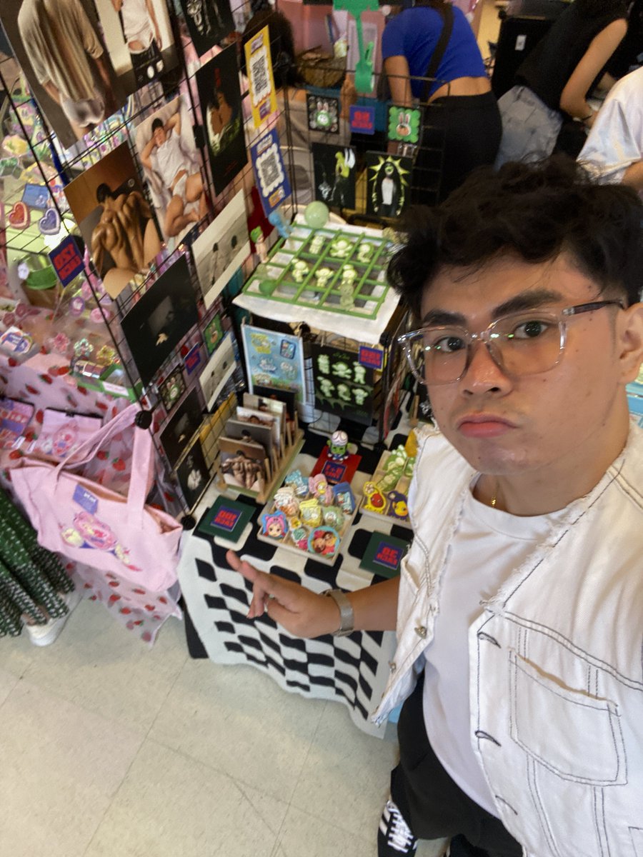 lydbsc's tweet photo. 🧩💿 we are open!! 🐰💚

🔖see u at table 25
📟stickercon: remix 
🏡whitespace manila

come thruu~

@StickerConMNL 
#stickerconremix https://t.co/YYMSHvtRU9