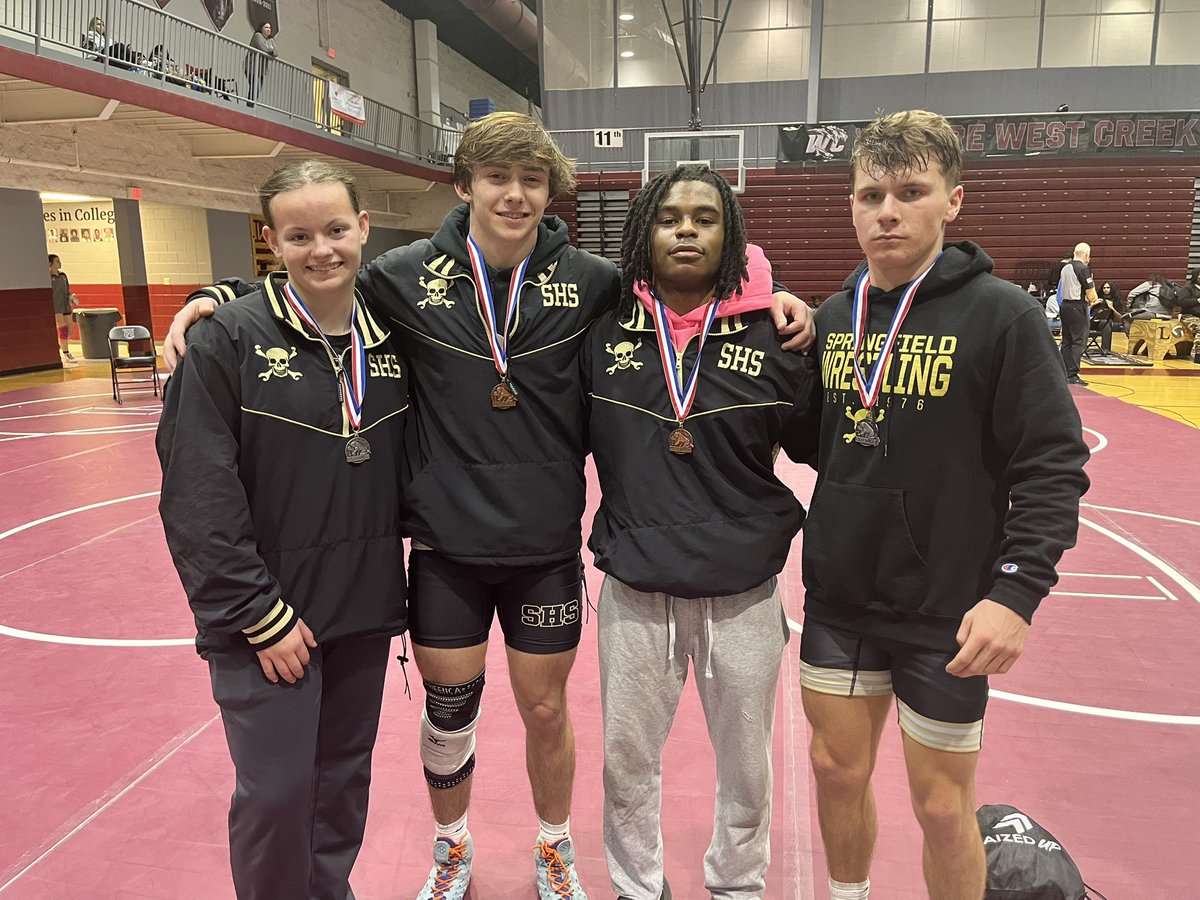 SpringfieldWre2's tweet image. Shout out to our bruise brothers and bruise Sister who placed at the Coyote Classic today. Connor Reeves (2nd) Cartiair Quezaire (3rd) Donald Rogers (3rd) and Makaylyn Coleman (2nd). First big tourney of the year. All wrestlers are back in action again this Tuesday.