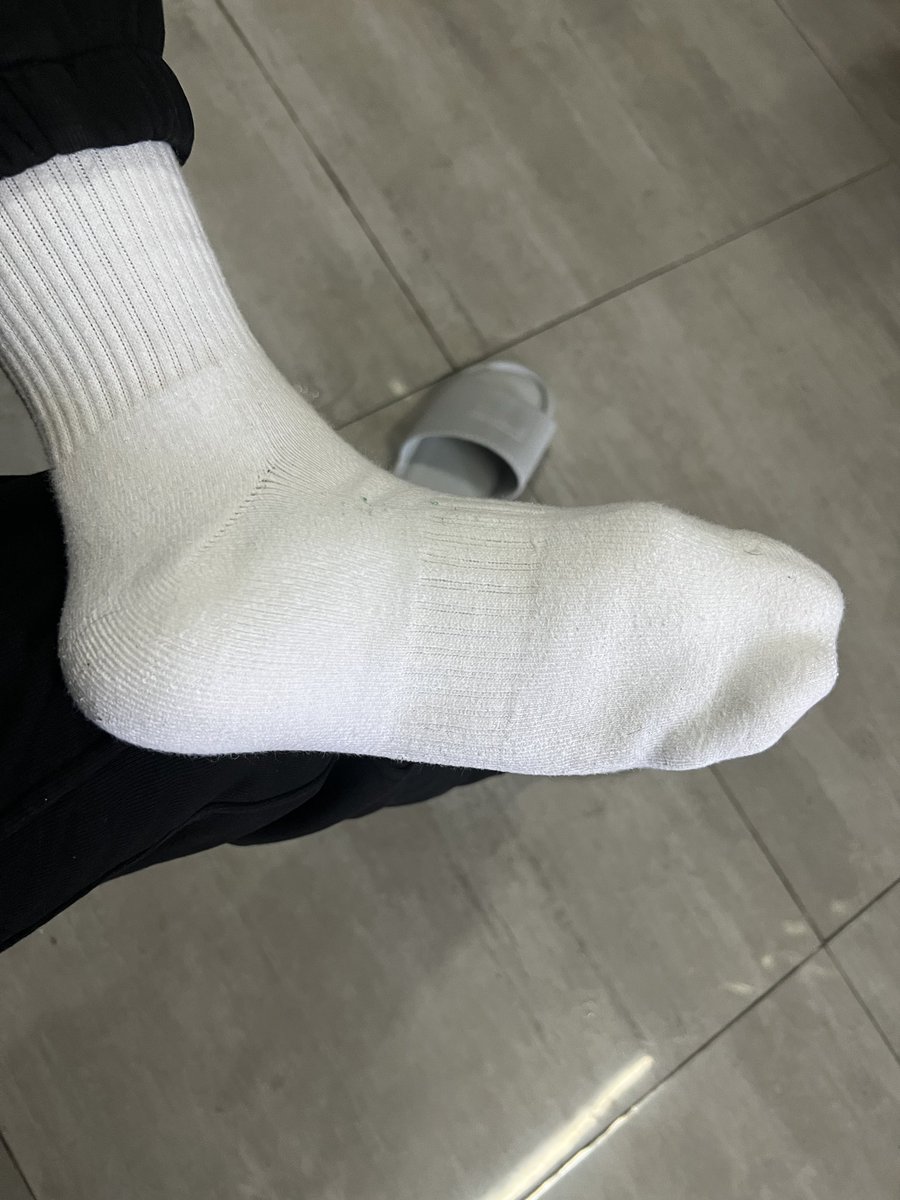 S04964801's tweet photo. 徒步之后，谁想闻？（其实不臭）
#男高 
#奶狗弟弟 
#白袜s 
#少年感
#脚 https://t.co/87vzlNlh3b