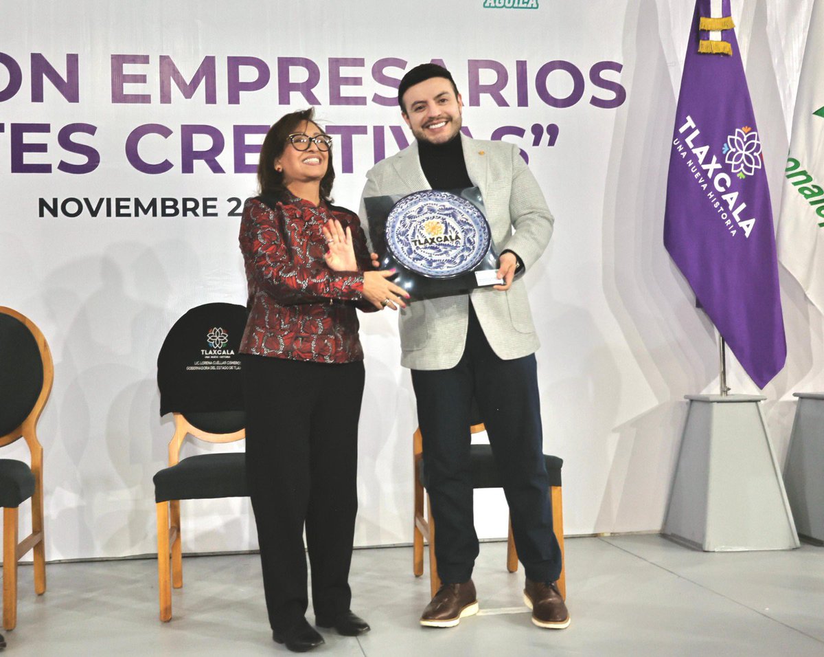 Roronava's tweet photo. Junto a la querida gobernadora de Tlaxcala, @LorenaCuellar inauguramos el foro: “Mentes Creativas del CONALEP 2024”. Celebramos la creatividad, la innovación y el espíritu emprendedor que caracteriza a nuestra comunidad estudiantil. 🇲🇽👊🏻 https://t.co/BodA0O9CUK