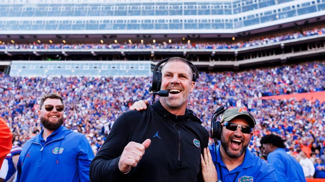 Billy Napier needs to be considered for SEC Coach of the Year 🏆

🐊 Went 7-5 against a BRUTAL schedule. One of the toughest all time. No one expected him to have a winning record.

🐊 Defeated Two Top 25 Teams in back to back weeks. Took playoff team Tennessee into OT.

 🐊 Ends