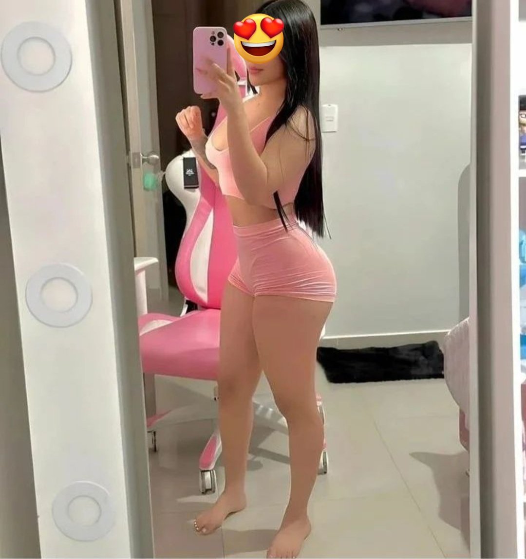 <a href="/ashleycarolps/">Ashley Carolina(21+)</a> Paisana linda, feliz sábado. 💃🇻🇪🤗

Síganme. 📲🎅🎄