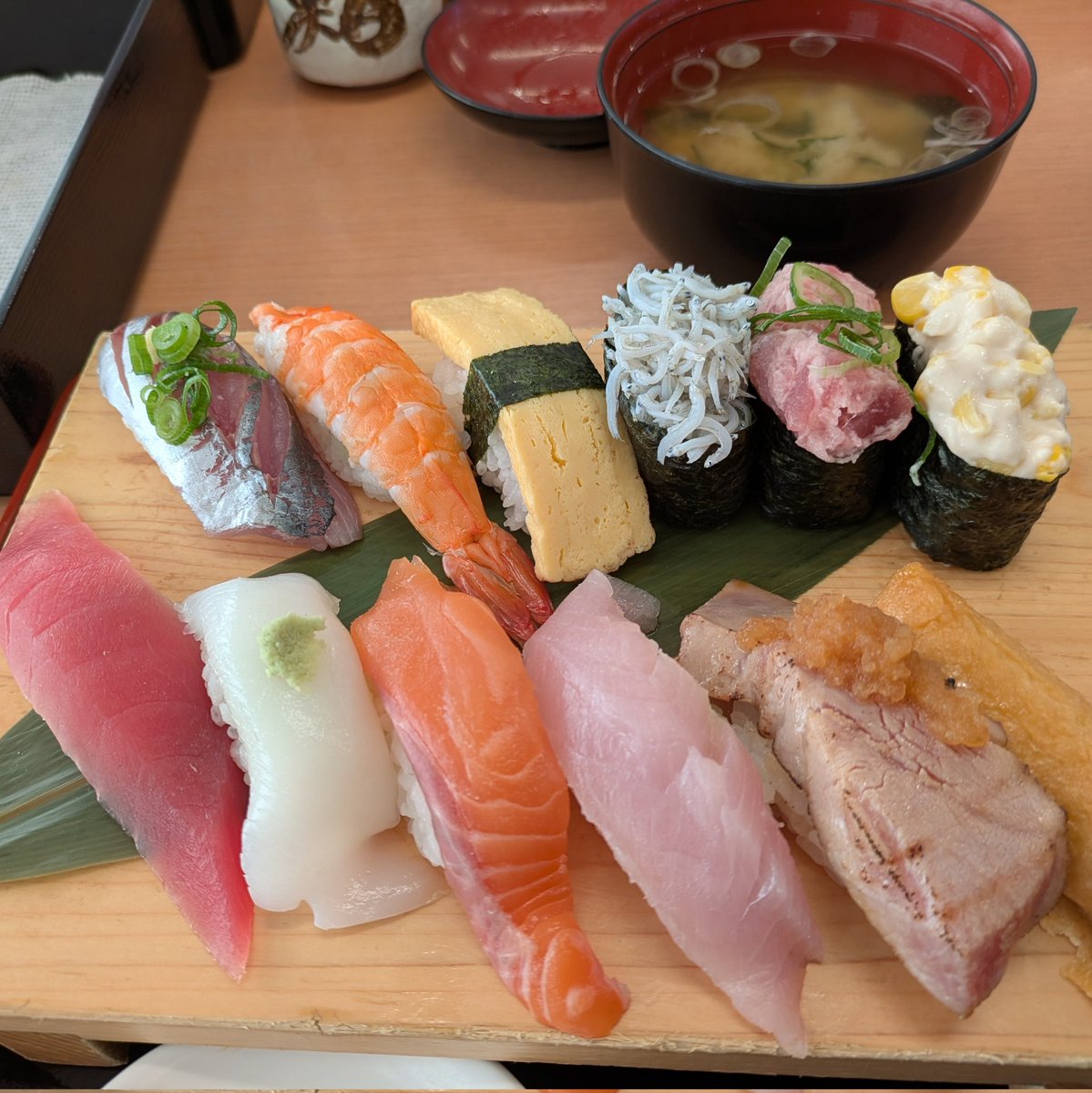 沼津 魚がし寿司 富士宮店
12貫ランチ
ネタが大きくて最高です🔥

#富士宮
#富士宮ランチ