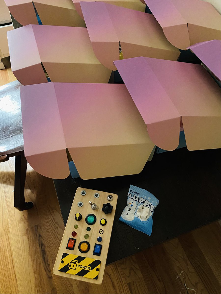 bitpixi's tweet image. When you don’t want your kid to mess with your work desk, put other stuff on the corner for them to “secretly steal”. They’ll be distracted long enough with cleverness &amp;amp; guilt, that they forget to destroy your project for long enough for you to get them out of the room! #momhack