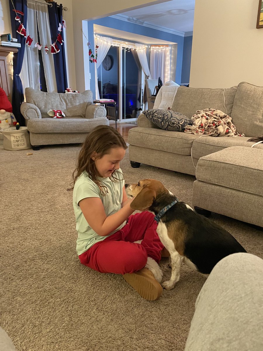 MJjunior13's tweet photo. My daughter has been asking me for weeks to send this to you sir. She misses seeing Ben but loves that Pete is there now. This is Blu the beagle ⁦@KirkHerbstreit⁩ https://t.co/zmpgbn5aeN