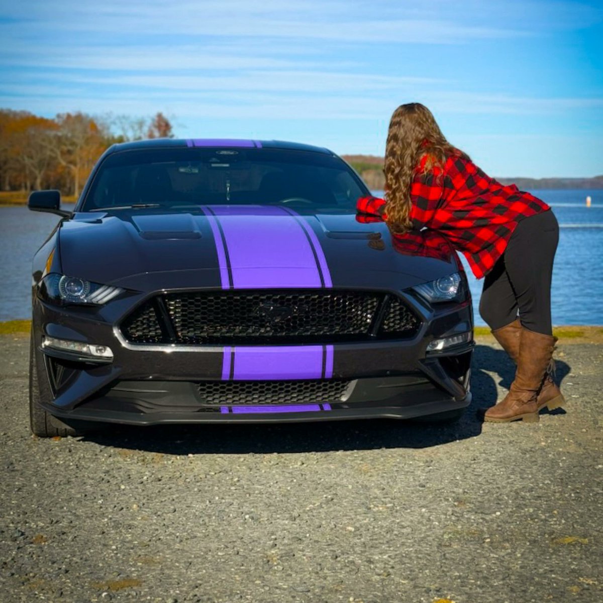 Kat_s550's tweet photo. Girls and cars https://t.co/T6Lc7Oe9Ip