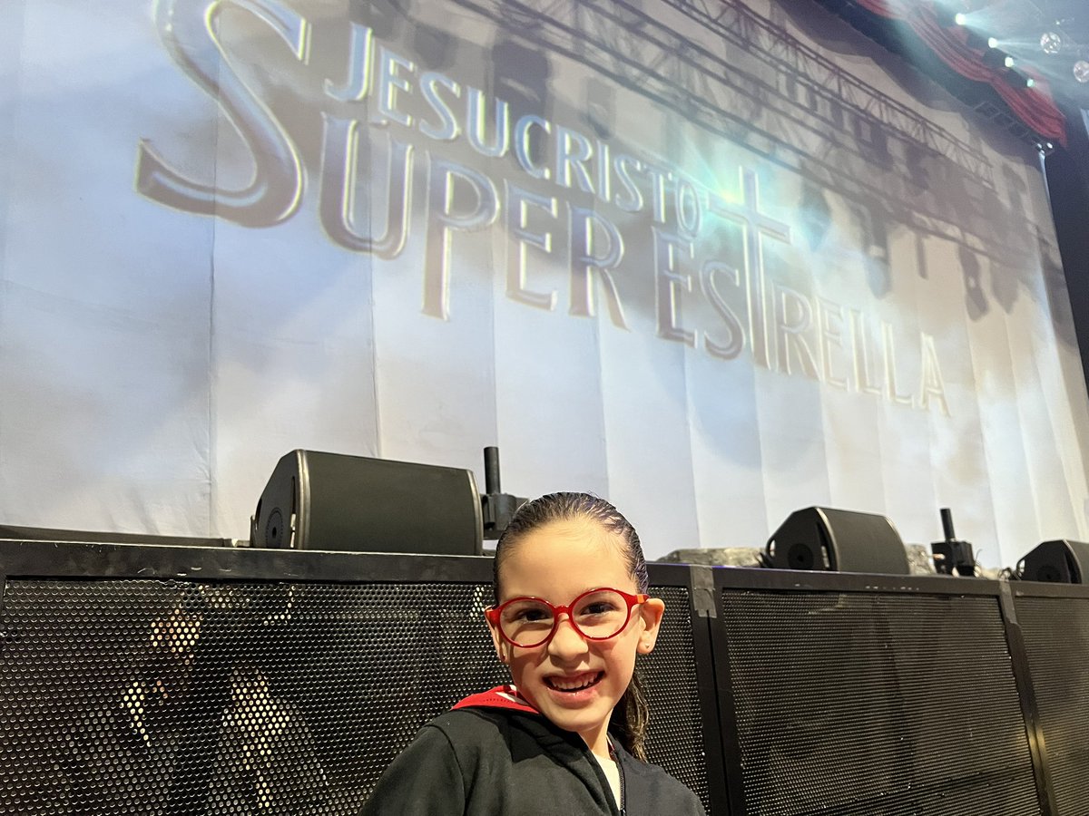 ivette_mena's tweet photo. Hoy llevé a mi chiquita a presenciar la magia de Jesucristo Súper Estrella con el gran @bennyibarra ¡¡¡Wow, simplemente espectacular!!! Te amamos, Benny!! @BennyFOTOS https://t.co/0WzFEHNX2P
