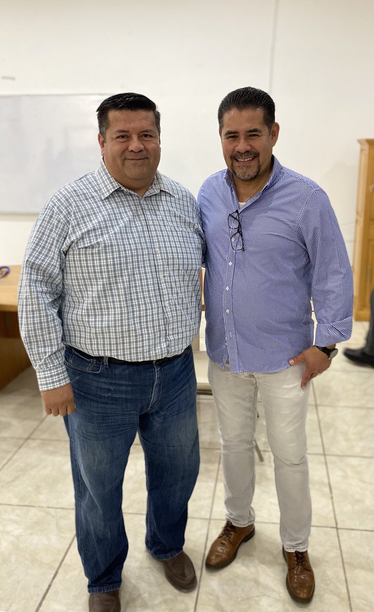 Un enorme gusto saludar hoy a <a href="/LeonardoMRM/">Leonardo García Camarena</a> en el Seminario “Nadie se quede con los brazos cruzados” en la Parroquia de San Agustin de #CdVictoria 
<a href="/MexicoMision/">Misión Rescate México</a>