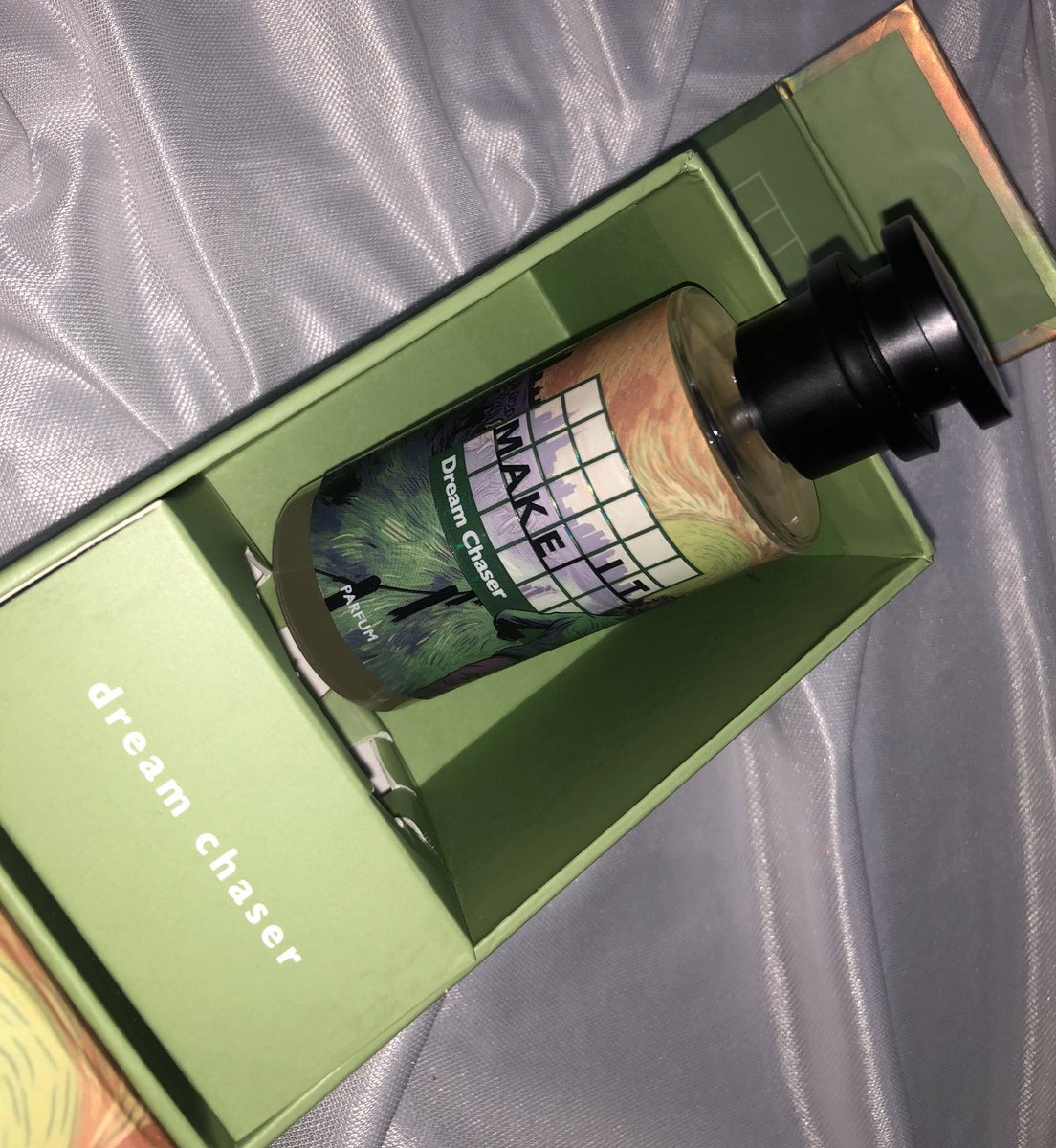 sbeuIgi's tweet photo. kata aku sih wajib cobain make it parfume ❗️❗️

daily aku pake aktivitas seharian dan wanginya stain di badan aku ga di reapply lagi langsung nyatu sama sikon cuaca🌸 https://t.co/KdyiShvV22