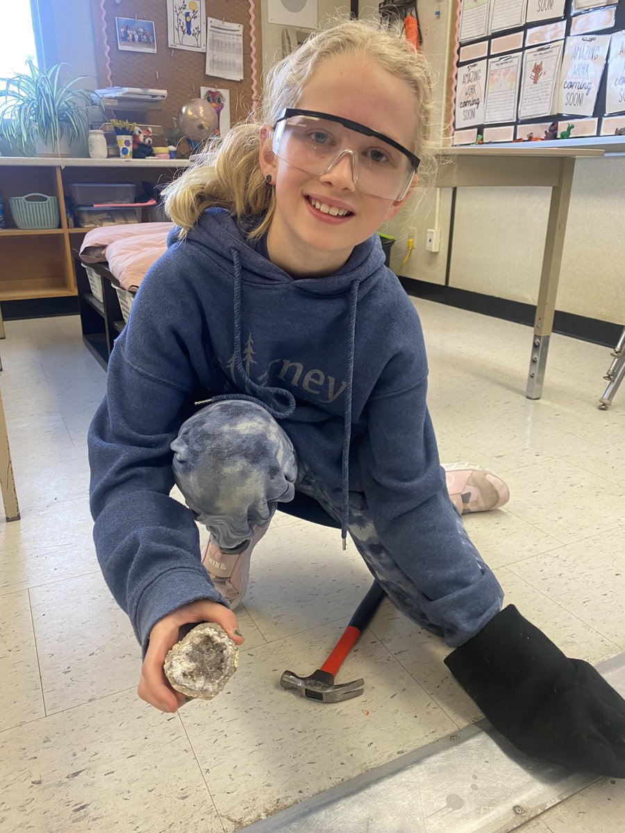 MadameMacKay's tweet photo. Exploring what lights up each student is bringing such knowledge and joy to us all!!! A friend shared her passion for rocks with us. We learned all about geodes and even got to crack one open!! Thank you for teaching us. 😃 @GoodfellowPS @SCDSB_Schools https://t.co/3ALHBmU6g8