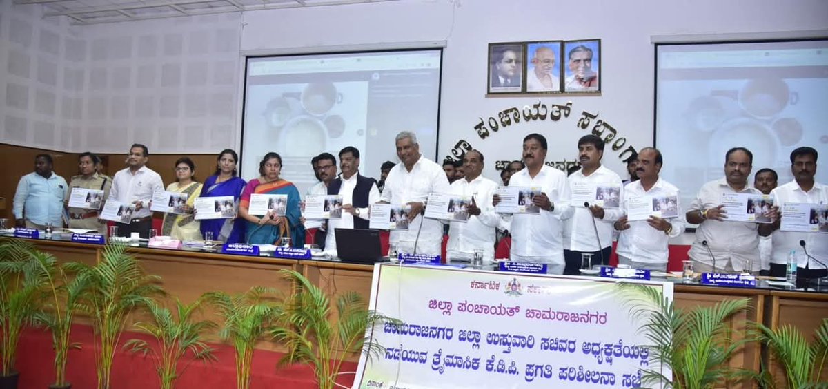 dswochanagar's tweet photo. ಸಮಾಜ ಕಲ್ಯಾಣ ಇಲಾಖೆಯ ವಿದ್ಯಾರ್ಥಿನಿಲಯಗಳು, ವಸತಿ ಶಾಲೆಗಳಲ್ಲಿ ನೀಡುತ್ತಿರುವ ತಿಂಡಿ, ಊಟದ ವಿವರಗಳನ್ನು ಸಾರ್ವಜನಿಕವಾಗಿ ವೀಕ್ಷಿಸುವ ಅಧಿಕೃತ ಜಾಲತಾಣವನ್ನು ಸಮಾಜ ಕಲ್ಯಾಣ ಇಲಾಖೆ ಸಚಿವರಾದ ಡಾ. ಹೆಚ್.ಸಿ. ಮಹದೇವಪ್ಪ ರವರು ಮತ್ತು ಜಿಲ್ಲಾ ಉಸ್ತುವಾರಿ ಸಚಿವರಾದ ಕೆ. ವೆಂಕಟೇಶ್ ಹಾಗೂ ಇನ್ನಿತರ ಗಣ್ಯರ ಸಮ್ಮುಖದಲ್ಲಿ ಇಂದು  ಬಿಡುಗಡೆ ಮಾಡಿದರು https://t.co/NZrg13EVyn