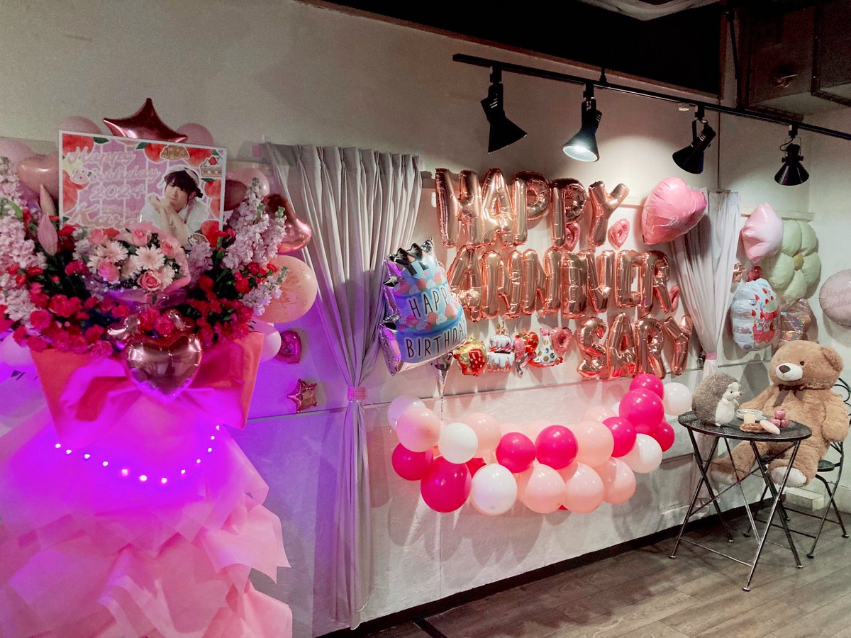 mutsumi_sakura's tweet photo. まずは大塚 #BELLFES !
今回は果恋さんの生誕祭✨ピンクのペンライトいっぱいで、飾り付けも綺麗だった〜🍓ティーパーティがはじまりそう😍
お祝い事には甘〜いお菓子だよね?
#onceuponatime #異世界 #ひつじさん
#生誕祭 https://t.co/atIVAyDUSo