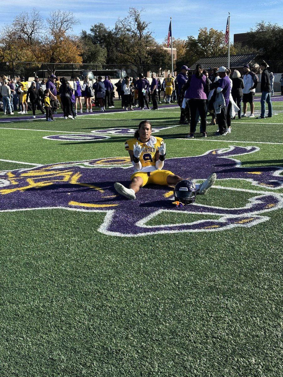 vicrom86's tweet photo. LFG!!!!! ⁦⁦@wakeemup8_⁩  ⁦@CruFootball⁩ , here we goooooooooo https://t.co/SvnMpm7e0f