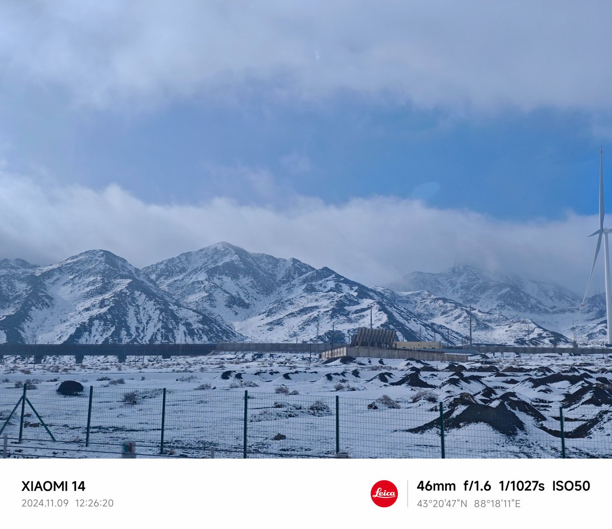 这里是新疆，透过车窗看风景，心旷神怡