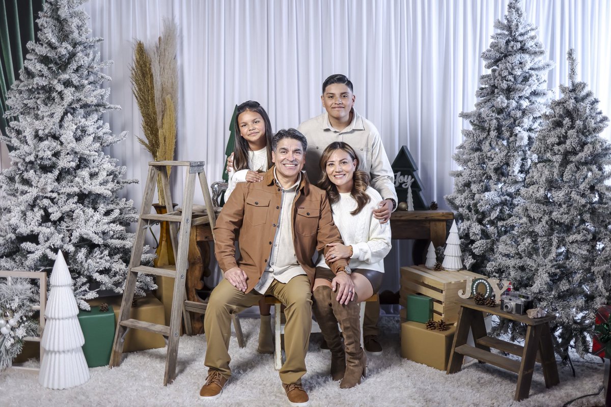 POrtega_RES's tweet photo. Counting my blessingsβ¦I am grateful for my family, who I love more than words can explain. π₯° Blessed beyond measure! #ANovemberToRemember π€π https://t.co/XA3WK3ZpiO