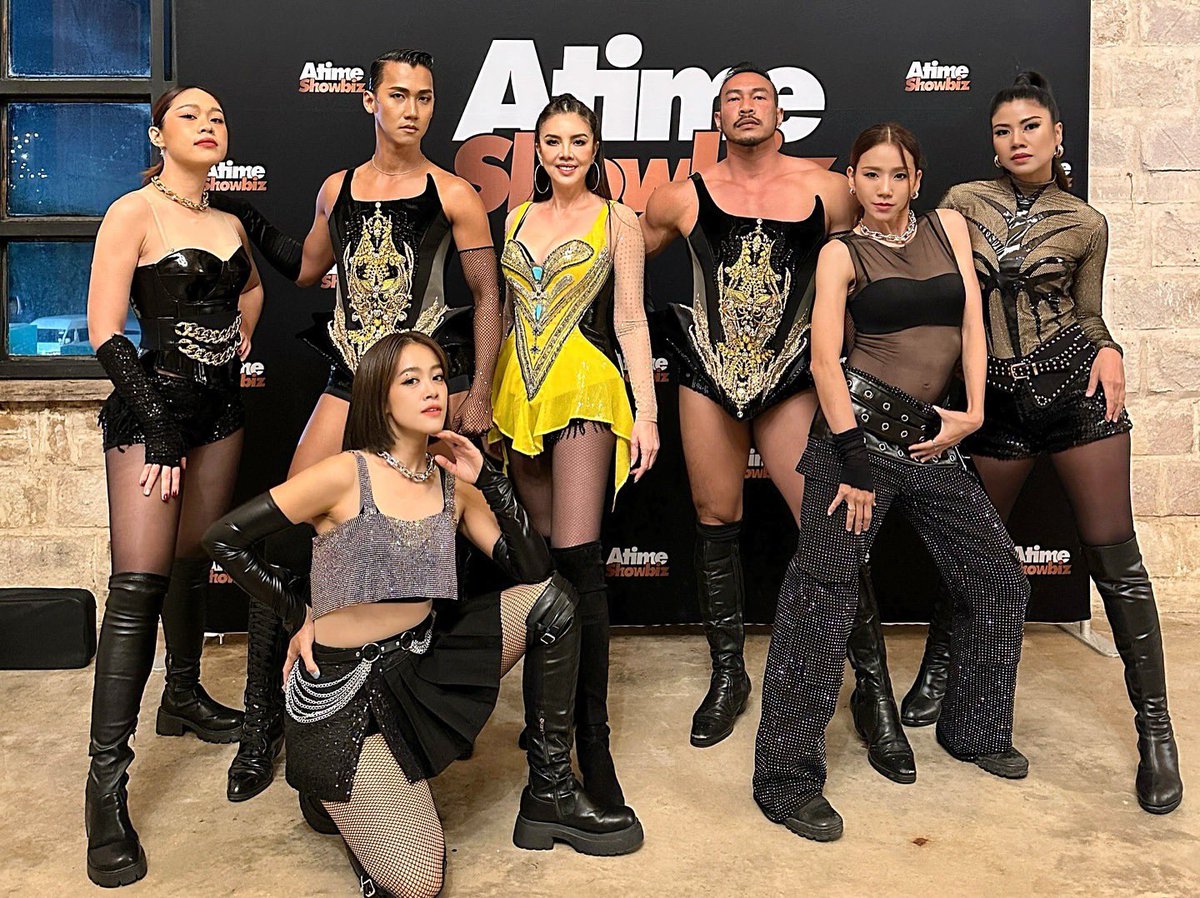 CaguilarFanpage's tweet photo. My team ❤️ #extraband #chorus #dancers
From @c_aguilar on Instagram
ติ๊นา คริสติน่า
#SoundAboutMountainFest2 ✨
#ChristinaAguilar #คริสติน่าอากีล่าร์
#SoundAbout2
#ChristinaAguilarFanPage https://t.co/lEIb0Geagl