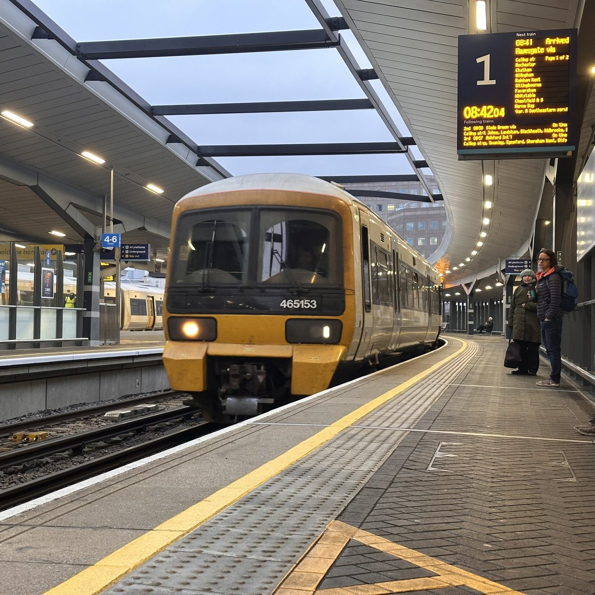 MissCatTrap's tweet image. my brain:
don’t say it
don’t say it
don’t say it
don’t say it
don’t say it

me: #BetterInBlue 

I didn’t expect a Networker to Ramsgate, but Blåhaj is very excited about it!!!