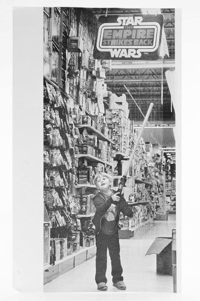 A esto le queda nada para cumplir 50 años. Esta semana llega un nuevo capítulo de el sueño de las Galaxias lejanas que perdura generación tras generacion. #SkeletonCrew #StarWarsTripulacionPerdida 1977-2024 The dream continues…. #StarWars