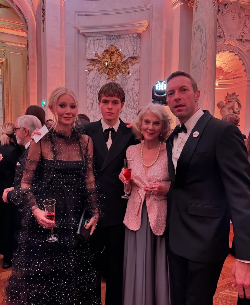 gwyneth paltrow, apple martin, moses martin, blythe danner and chris martin in paris

📸 gwyneth paltrow | via instagram