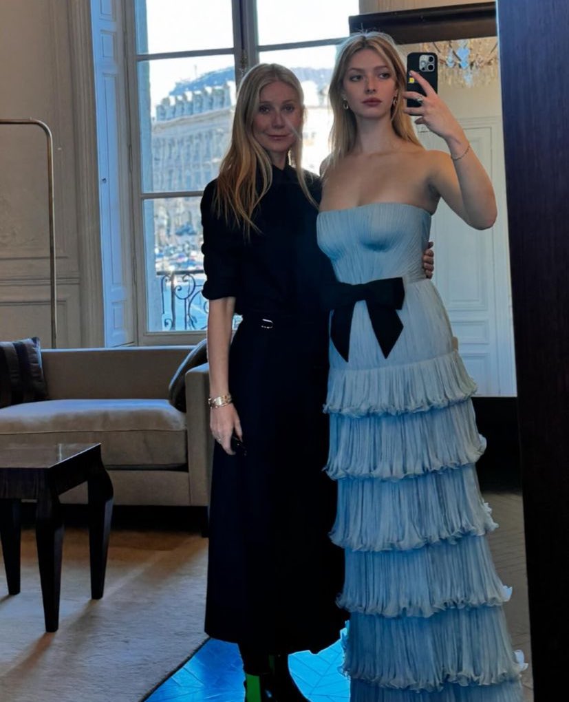paltrowart's tweet photo. gwyneth paltrow, apple martin, moses martin, blythe danner and chris martin in paris

📸 gwyneth paltrow | via instagram https://t.co/UDCp9QnLZq