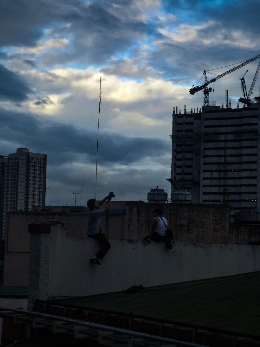 talagangtamad's tweet photo. isang hapon sa escolta. ΰ³β¨π
.π₯ έ ΛΰΌ
taken during hola escolta!
#streetphotography #livemusic #FUJIFILM #bridgecamera #holaescolta https://t.co/Y0l6A6iQoT