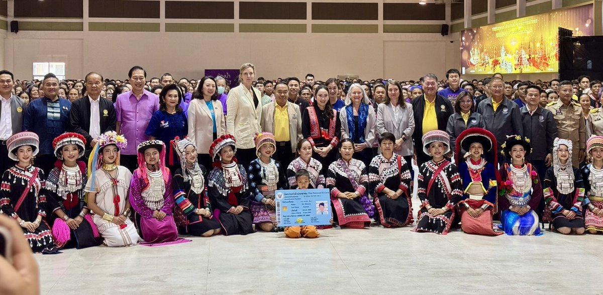 UNThailand's tweet photo. The @UNThailand team led by 🇺🇳UN Resident Coordinator @Friberg_Storey joined 🇹🇭Prime Minister @ingshin in #ChiangRai this Sunday as 72 stateless persons were granted Thai citizenship, sharing our commitment to ending statelessness. https://t.co/qaaabVMpIg