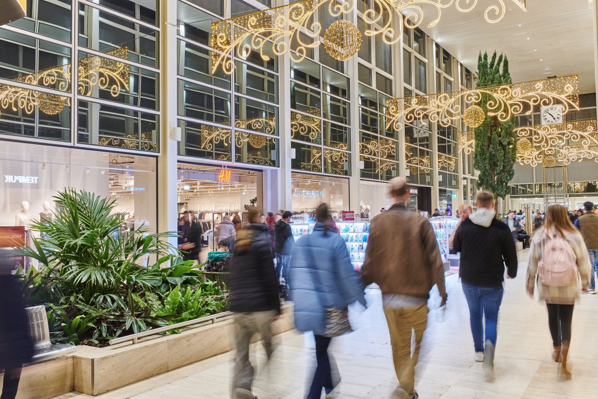 Late Night Shopping Hours | More Time to Shop, More Gifts to Secure

We’ll be open from 9am to 9pm - whether you’re getting your Christmas shopping done or treating yourself!🌟

Individual stores may vary - check our website for opening hours: ow.ly/A7VZ50UiqTF