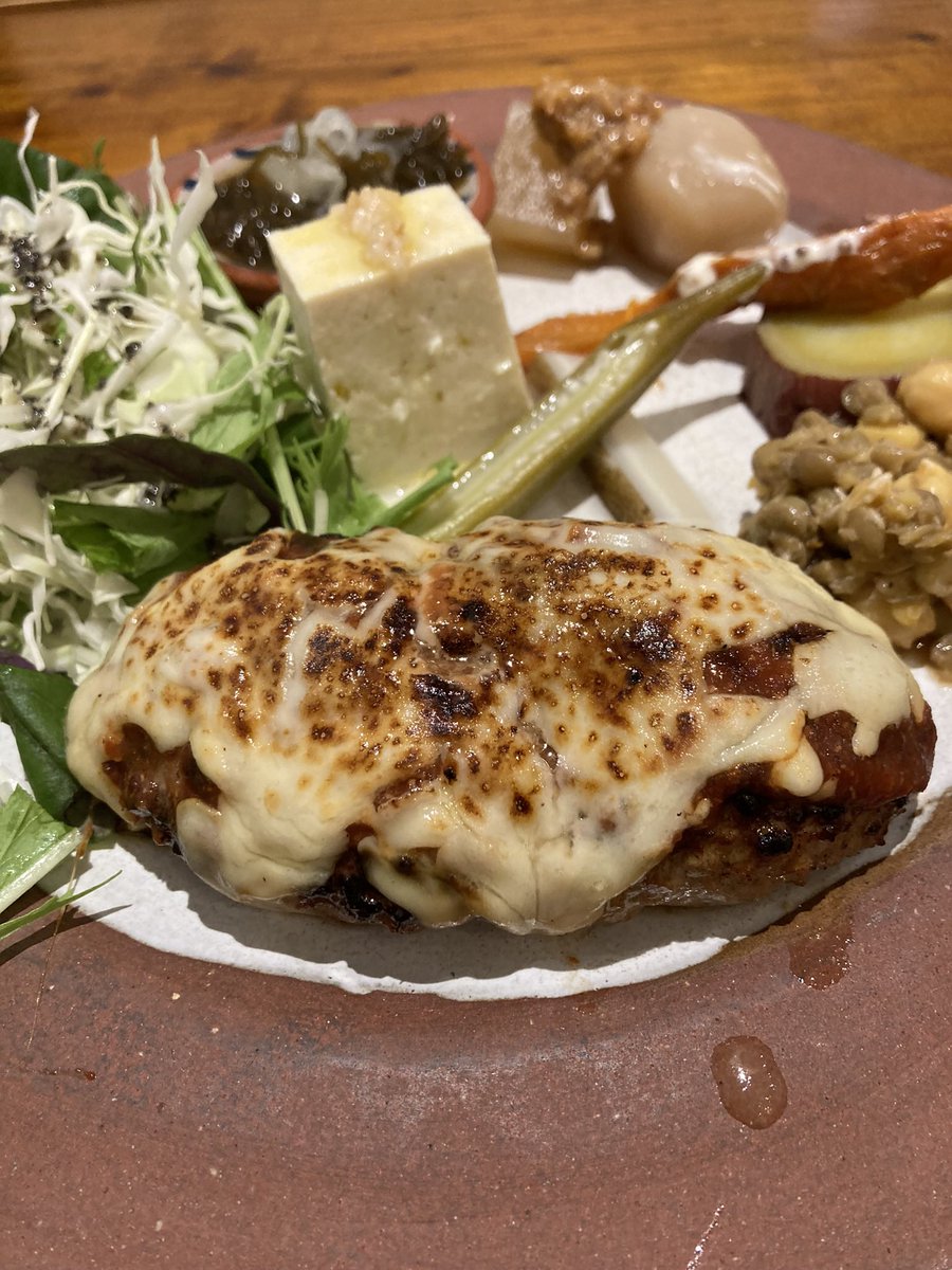 akiku916's tweet photo. あっという間に12月。
先生も走る、師走。
だからこそ、体調に気をつけて
過ごしていきましょうね。

飯テロ。
(今日じゃないけど笑) https://t.co/CPUzWdzap6